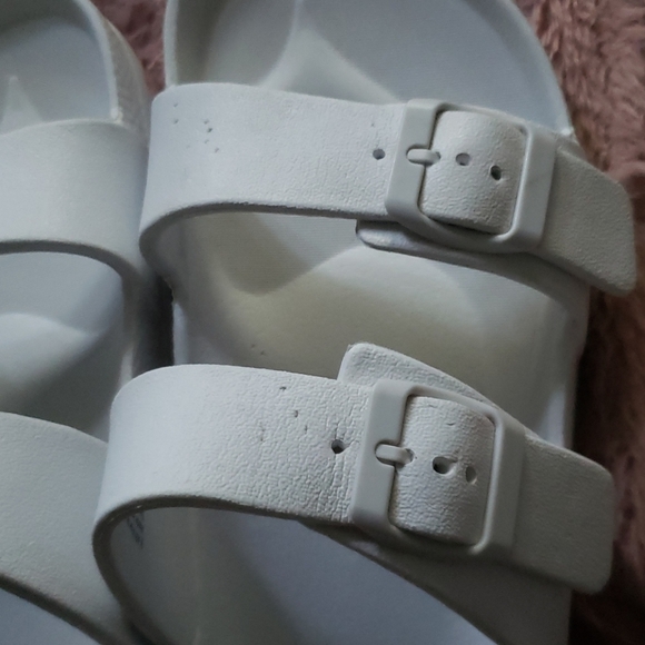 White Shade & Shore Sandals - Picture 2 of 4